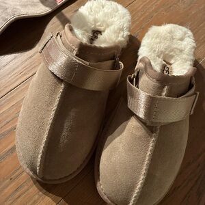 UGG Tan Lanah Clog